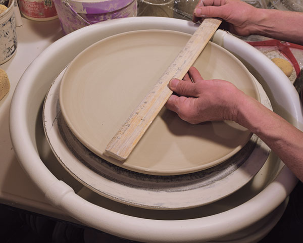1 For an 11-inch plate, a freshly thrown plate should measure 12 and 9⁄16 inches across.