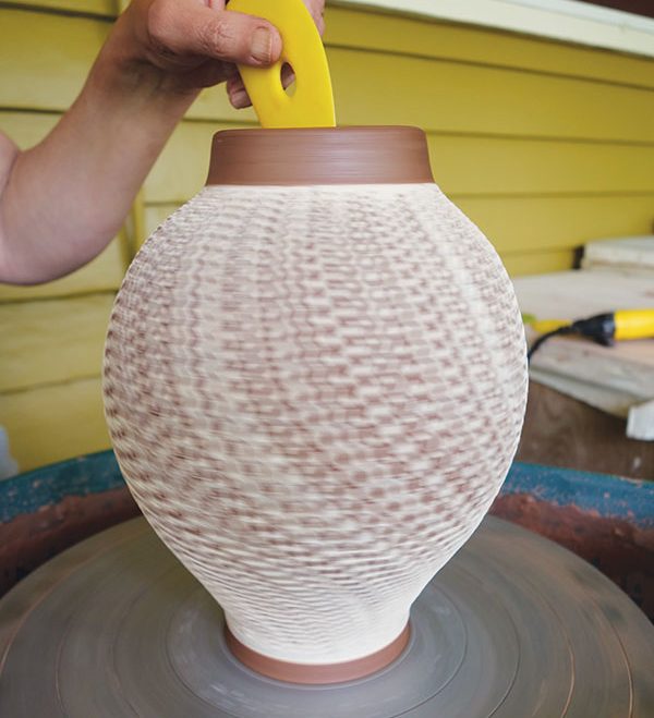 Use the curves of different ribs to shape the contour of the pot. Stretch until you are satisfied with the form and surface.
