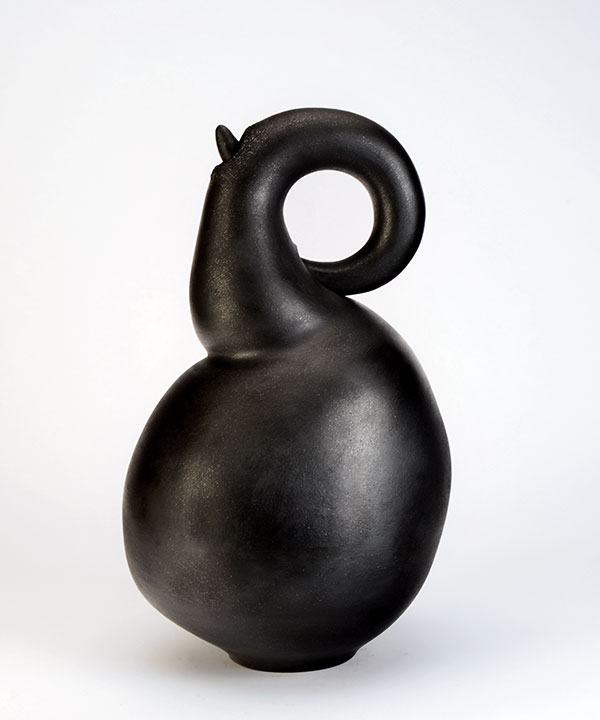 8 Cirque, 17½ in. (44 cm) in height, micaceous clay, 2016. Image copyright 2021 Christine McHorse, courtesy of Gerald Peters Contemporary.