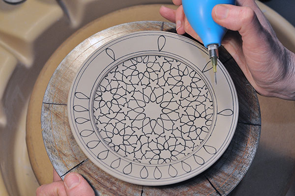 8 Decorate the lip by trailing a motif from the pattern at even intervals.