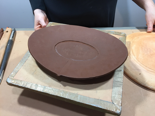 16 Remove the plate from mold. Leave the plate on the board until it’s firm enough to lift without any distortion.