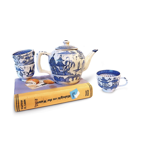14 Richard Shaw’s Blue Willow Tea Set, 10 in. (25 cm) in height, glazed porcelain with overglazed details, 2010.