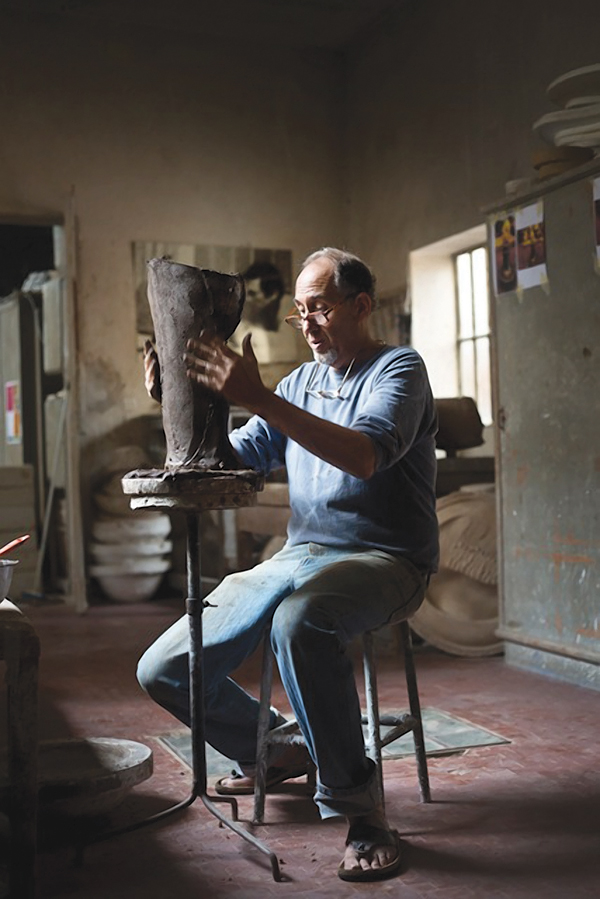 Jeff Shapiro working in Zauli’s studio.