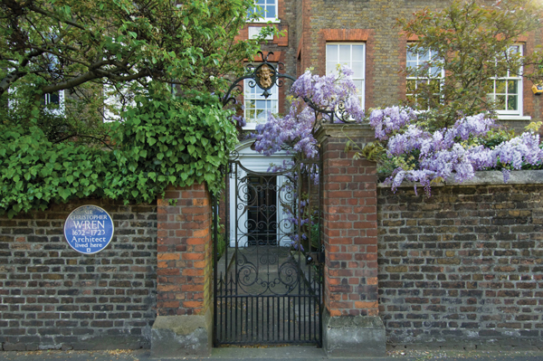 The Sir Christopher Wren (1632–1723) plaque was erected in 1996 by English Heritage at The Old Court House, Hampton Court Green, East Molesey, London.