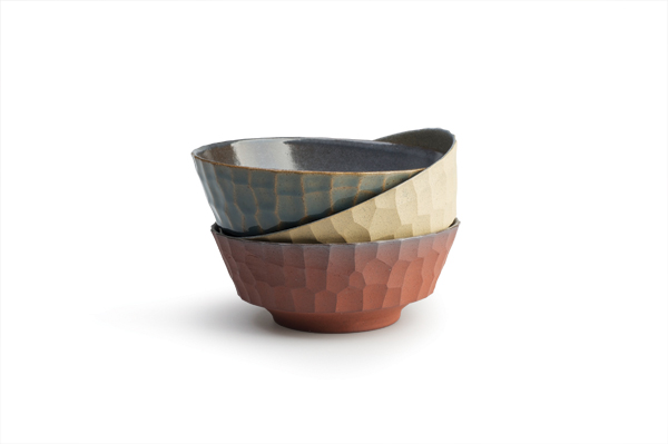 2 Hyu-jin Jo’s bowls, 6¾ in. (17 cm) in height, wheel-thrown, carved, 2015. 