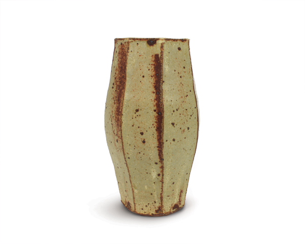 3 Guillermo Cuellar’s vase, 11 in. (28 cm) in height, highfired stoneware, 2014.