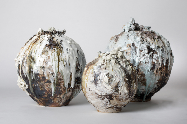 2 Akiko Hirai’s moon jars, up to 19¾in. (50 cm) in height, stoneware, black and white engobe, reduction fired, 2015.  