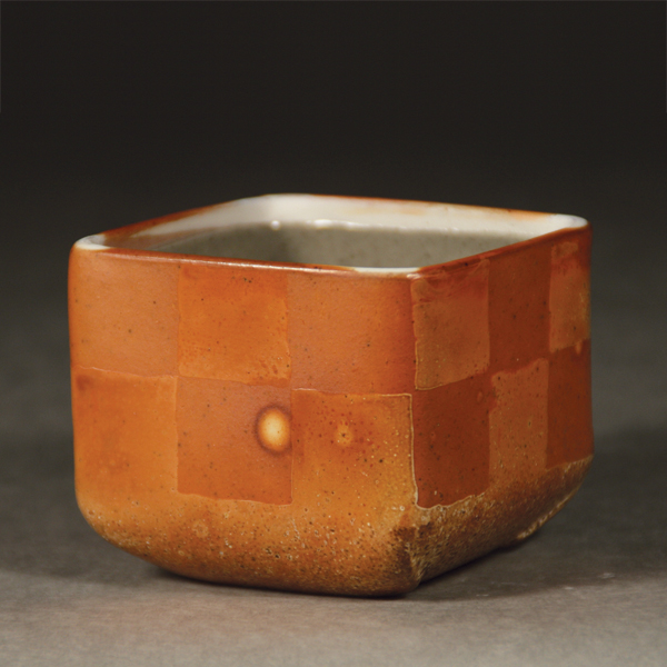 3 Jil Franke’s square teabowl, stoneware, 2015.