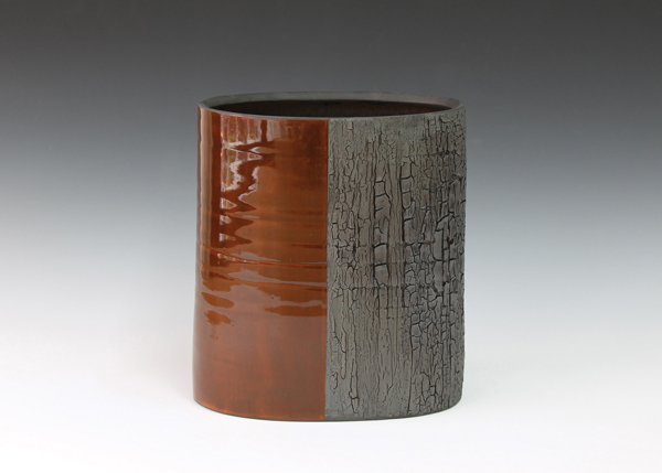 3 Kathy Erteman’s Bark, 9 in. (23 cm) in height, stoneware, 2014.