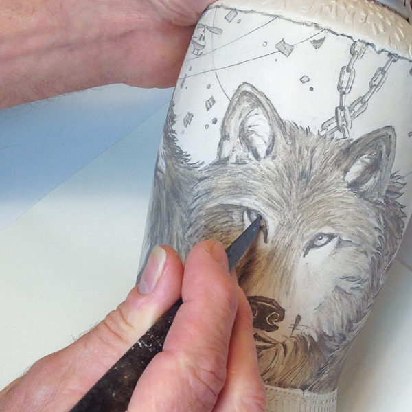  6 Some sgraffito can be done to finish the drawing at this stage.