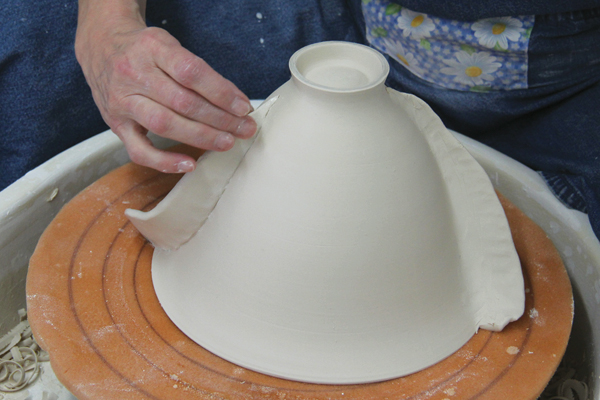 3 Add coils on both sides to balance the bowl. Attach both fins, but only work on one side at a time.