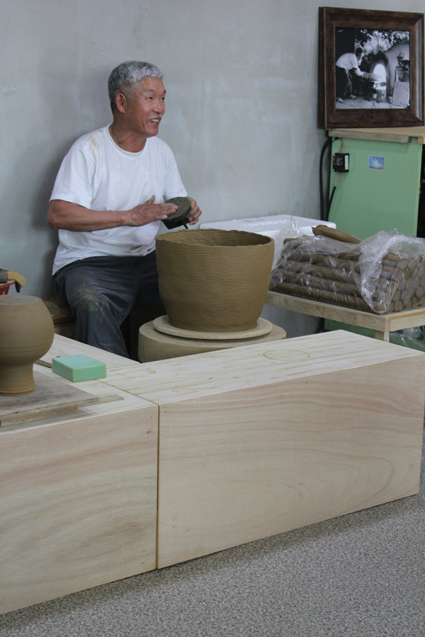 2 Heongyu Kim, the potter who runs Seorabeol Togi Pottery in Gyeongju demonstrating his use of an Onggi wheel and building techniques to create a variety of earthenware vessels. Kim inherited the family business, which has been in operation for three generations, and he learned the techniques he now uses from his father.