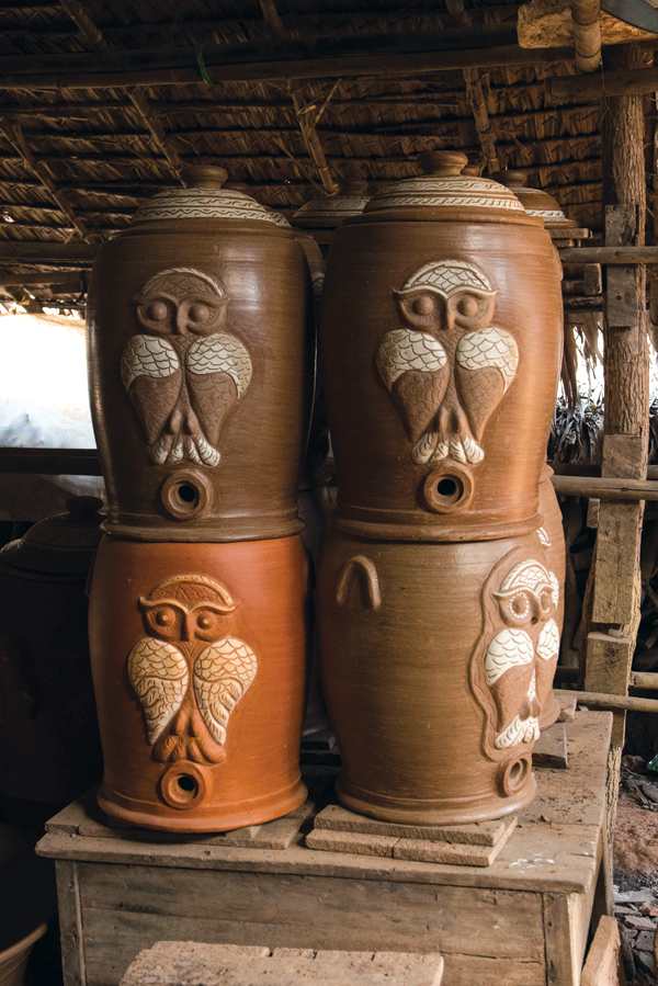 8 These jars with intricate surface decorations of owls in relief with sgraffito-patterned feathers illustrate the aesthetic beauty of Twante’s ceramics.