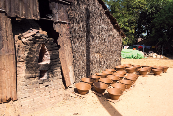 7 One of Twante’s remaining brick kilns, with bowls set out in front of it to dry in the sun.