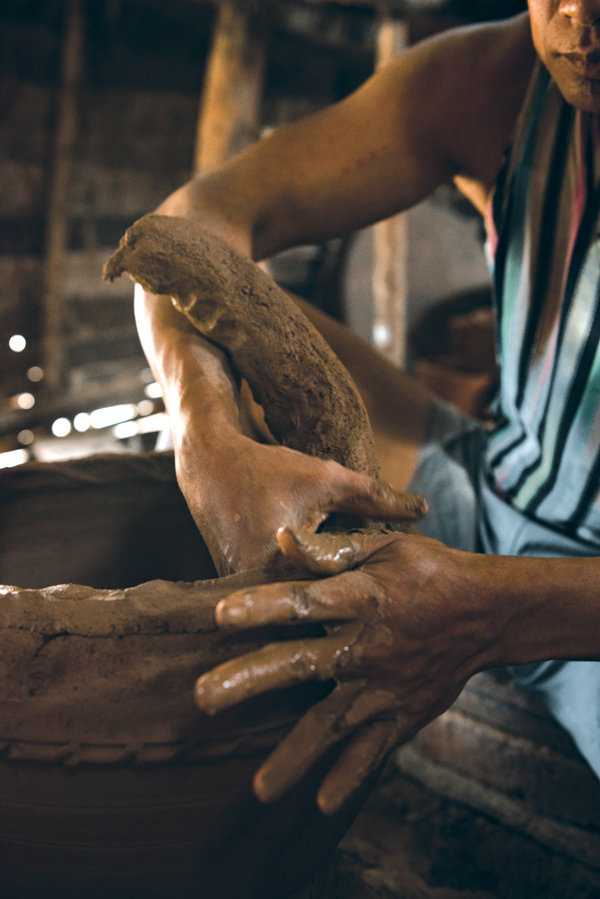 4 A Twante potter using a coiling technique to create a large jar on the potter’s wheel.