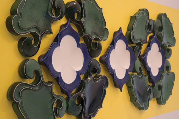 2 Clover, 6 ft. 3 in. (1.9 m) in width installed, slip-cast porcelain, glaze, fired to cone 9 in an electric kiln, 2014. Photo: Petronella Ytsma.