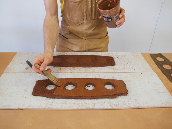 Score and slip the top and bottom tray pieces thoroughly, then compress the two slabs together.