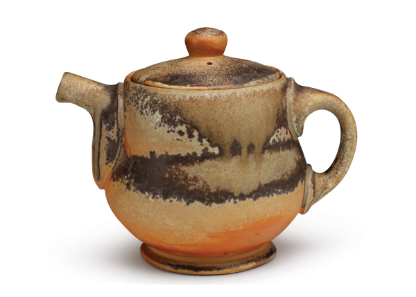 1 Kirk Jackson’s teapot, 6 in. (15 cm) in height, wheel-thrown porcelain, glaze, fired to cone 10 in a wood kiln, 2016. Photo: Red Lodge Clay Center.