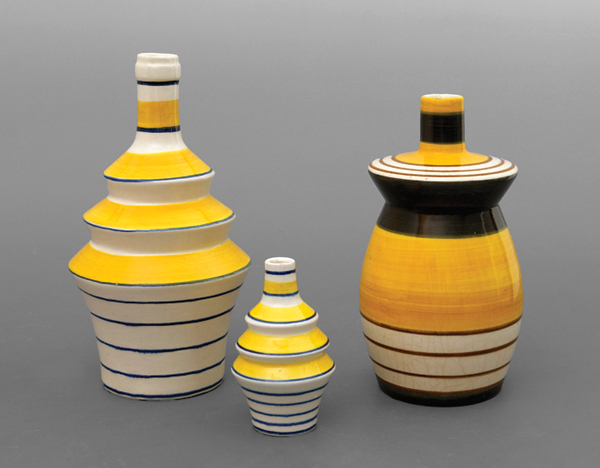 1 Margarete Heymann-Löbenstein’s three liqueur bottles, to 8⁄ in. (21 cm) in height, earthenware. Photo: Heinz-J. Theis/KMB.