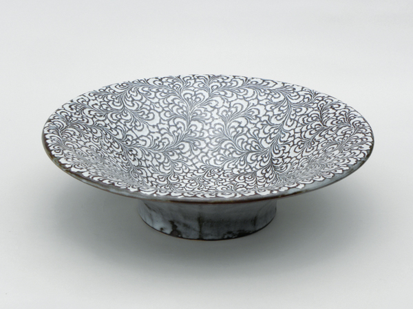 11 Large bowl,17 in. (43 cm) in diameter, white stoneware, karakusa mon carved freehand through iron slip, opaque glaze.