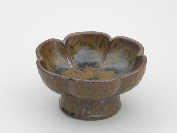 4 Hanagata (flower-shaped) bowl, 9 in. (23 cm) in height, thrown and carved stoneware, iron-saturated glaze, iron-oxide and clear-glaze washes. Miyajima overlaps the glaze and washes to build a surface with visual depth and variety.