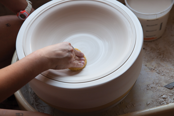 Sponging the interior of a bowl before taking it out of the mold. Photo: Katrina D’autremont.