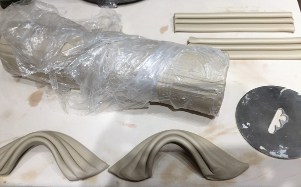 4 The plastic-wrapped clay can easily come out of the extruder when switching extruder dies.