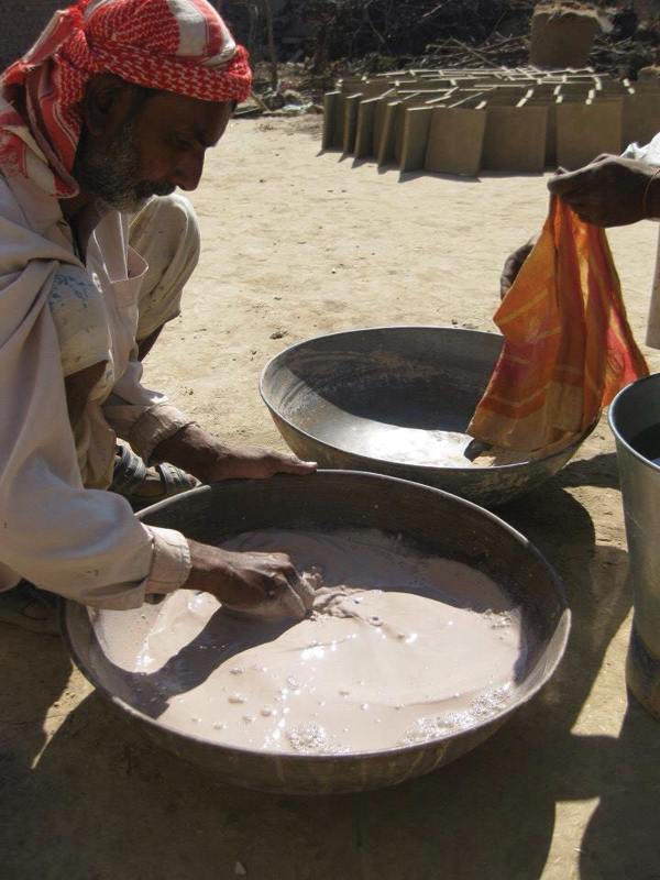 1 The clay used to make kashi tiles is brought from the river basin. The tile makers screen the clay, then mix it with water.