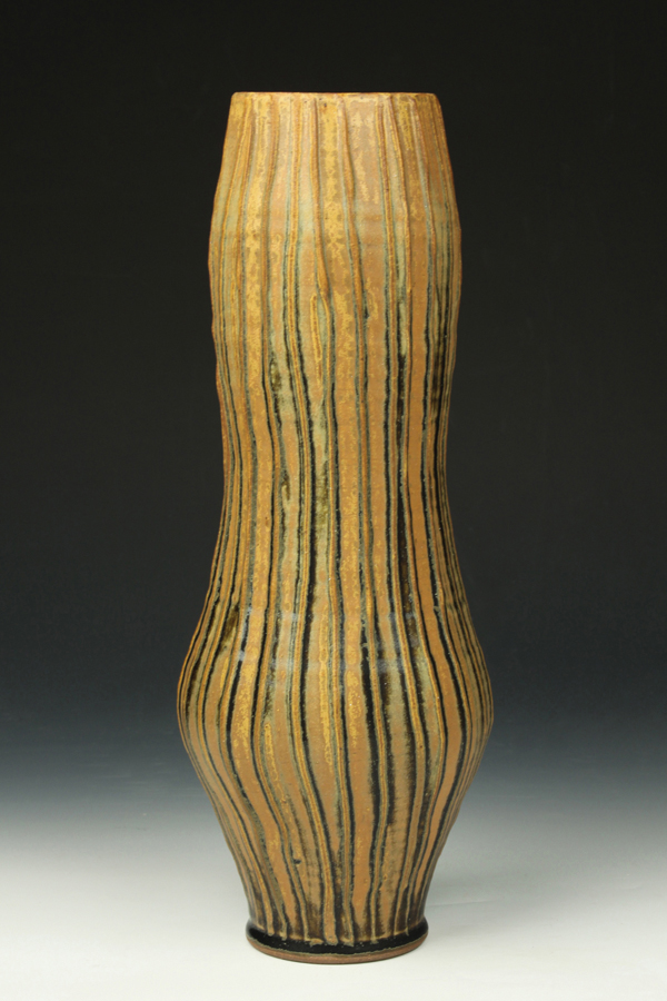 4 Todd Wahlstrom’s vase, 17 in. (43 cm) in height, stoneware, slip, glaze, fired in a reduction kiln.